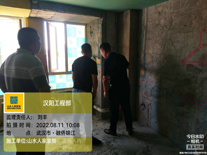 漢陽工程部領(lǐng)導(dǎo)在融僑錦江小區(qū)檢查施工現(xiàn)場(chǎng)