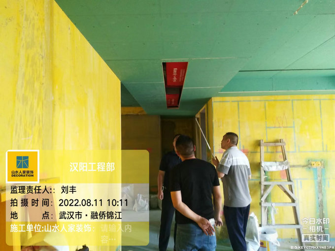 漢陽工程部領(lǐng)導(dǎo)在融僑錦江小區(qū)檢查施工現(xiàn)場(chǎng)